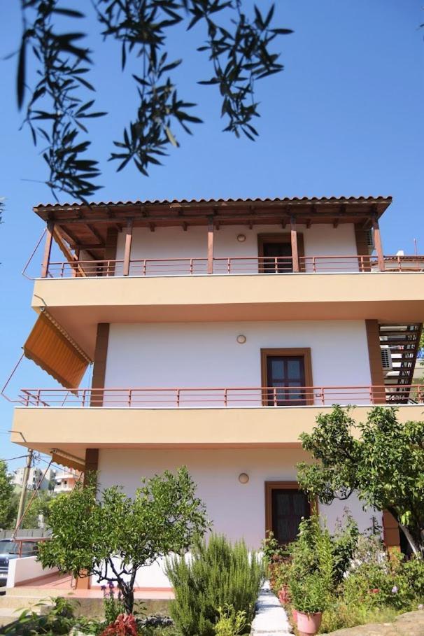 Vila Toskaj Vlore Luaran gambar