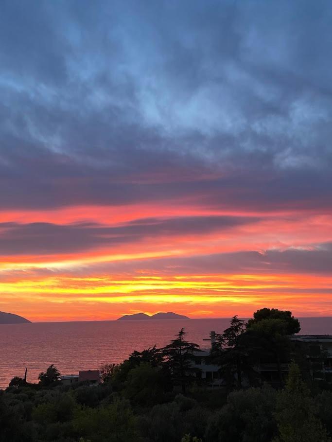 Vila Toskaj Vlore Luaran gambar